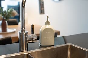 Cinema Suites Apartments by Urban Rest