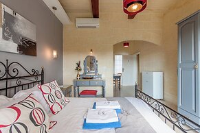 Twilight Gozitan Farmhouse With Pool