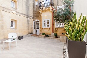 Twilight Gozitan Farmhouse With Pool