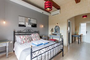 Twilight Gozitan Farmhouse With Pool