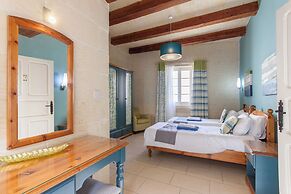 Twilight Gozitan Farmhouse With Pool