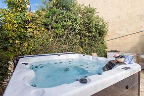 Twilight Gozitan Farmhouse With Pool