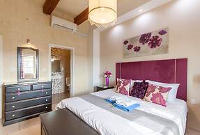 Twilight Gozitan Farmhouse With Pool