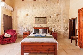 Villayana Gozitan Farmhouse with pool