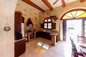 Villayana Gozitan Farmhouse with pool
