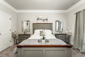 Large Luxury Getaway For Families Children