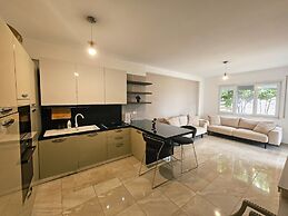 Beachfront Sion Sarande Apartment