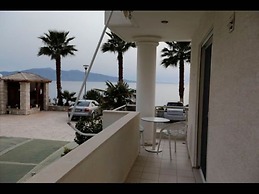 Beachfront Sion Sarande Apartment B