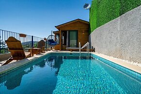 Honeymoon Bungalow With Private Pool and Sea View