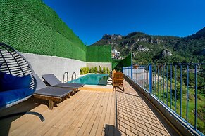 Honeymoon Bungalow With Private Pool and Sea View