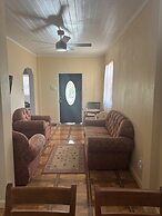 2 Bed Apartment - Sea View & 10min to Local Beach