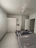 2 Bed Apartment - Sea View & 10min to Local Beach
