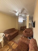 2 Bed Apartment - Sea View & 10min to Local Beach