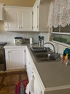 2 Bed Apartment - Sea View & 10min to Local Beach