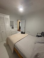 2 Bed Apartment - Sea View & 10min to Local Beach