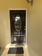 2 Bed Apartment - Sea View & 10min to Local Beach