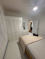 2 Bed Apartment - Sea View & 10min to Local Beach