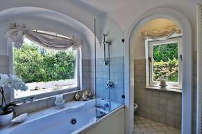 Luxury Villa Fiorita - Amazing Terrace Premium Location