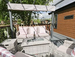 Loluke Lodge on The Lake