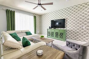 The Cozy Hammock 5 Bedroom Home by Redawning