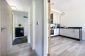 Ash View Place 3 -heathrow - Thorpe Park - Free Parking