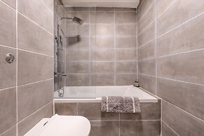 Ash View Place 3 -heathrow - Thorpe Park - Free Parking