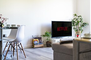 Ash View Place 3 -heathrow - Thorpe Park - Free Parking