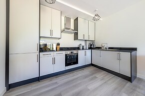 Ash View Place 3 -heathrow - Thorpe Park - Free Parking