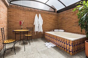 Cosmos 100 Executive