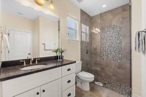 Ooh La La - 4555 Grand Key Loop East