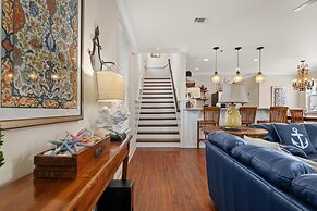 Ooh La La - 4555 Grand Key Loop East