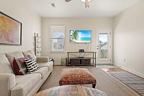 Ooh La La - 4555 Grand Key Loop East