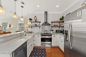 Ooh La La - 4555 Grand Key Loop East