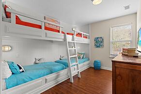 Ooh La La - 4555 Grand Key Loop East