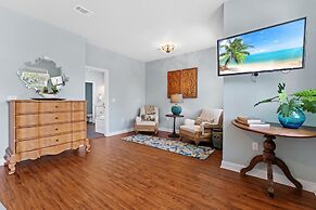 Ooh La La - 4555 Grand Key Loop East