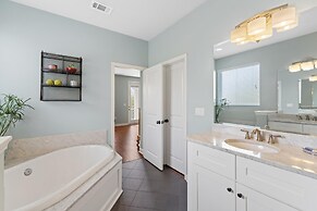 Ooh La La - 4555 Grand Key Loop East