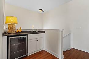 Ooh La La - 4555 Grand Key Loop East