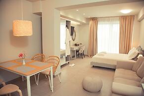 IO Luxury Pool & Hot Tub Suites