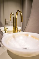 IO Luxury Pool & Hot Tub Suites