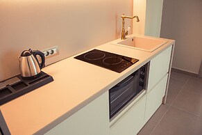 IO Luxury Pool & Hot Tub Suites