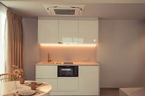 IO Luxury Pool & Hot Tub Suites