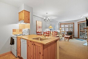 TOP FLOOR in Panorama Resort | TRUE Ski In/Out | Indoor Access to Pool