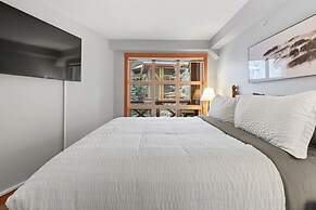 TOP FLOOR in Panorama Resort | TRUE Ski In/Out | Indoor Access to Pool