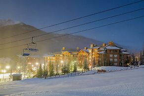 TOP FLOOR in Panorama Resort | TRUE Ski In/Out | Indoor Access to Pool