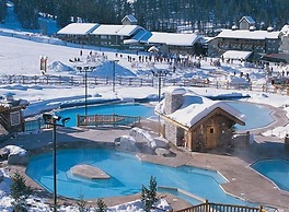 LARGE 3-Br 3-Ba | Ski In/Out | Pool & Hot Tubs | Central Upper Village