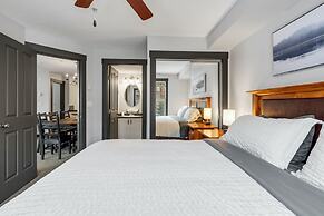 LARGE 3-Br 3-Ba | Ski In/Out | Pool & Hot Tubs | Central Upper Village