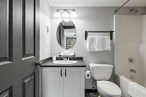 LARGE 3-Br 3-Ba | Ski In/Out | Pool & Hot Tubs | Central Upper Village