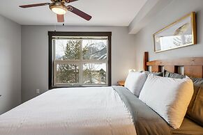 LARGE 3-Br 3-Ba | Ski In/Out | Pool & Hot Tubs | Central Upper Village