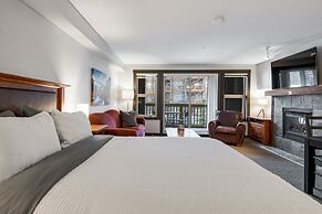 LARGE 3-Br 3-Ba | Ski In/Out | Pool & Hot Tubs | Central Upper Village