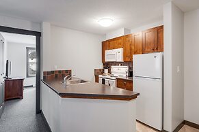 CENTRALLY Located 3-Br Home | TRUE Ski In/Out | FREE access to Pools &